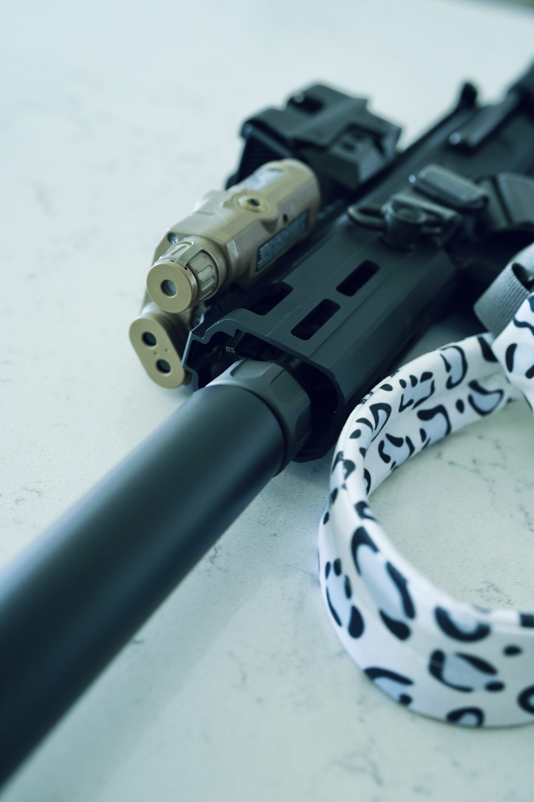 Highfom Snow leopard Sling